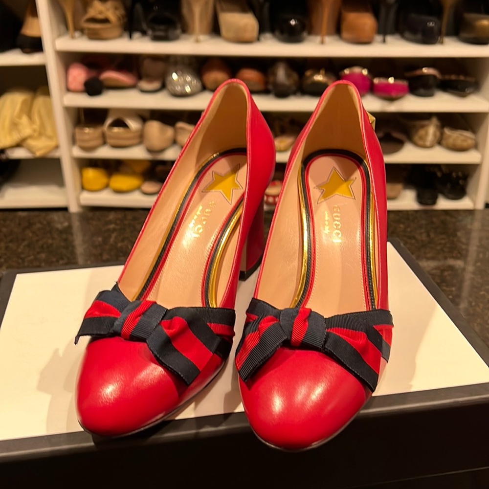 BRAND NEW GUCCI Sylvie Web Accent Leather Pumps size 39